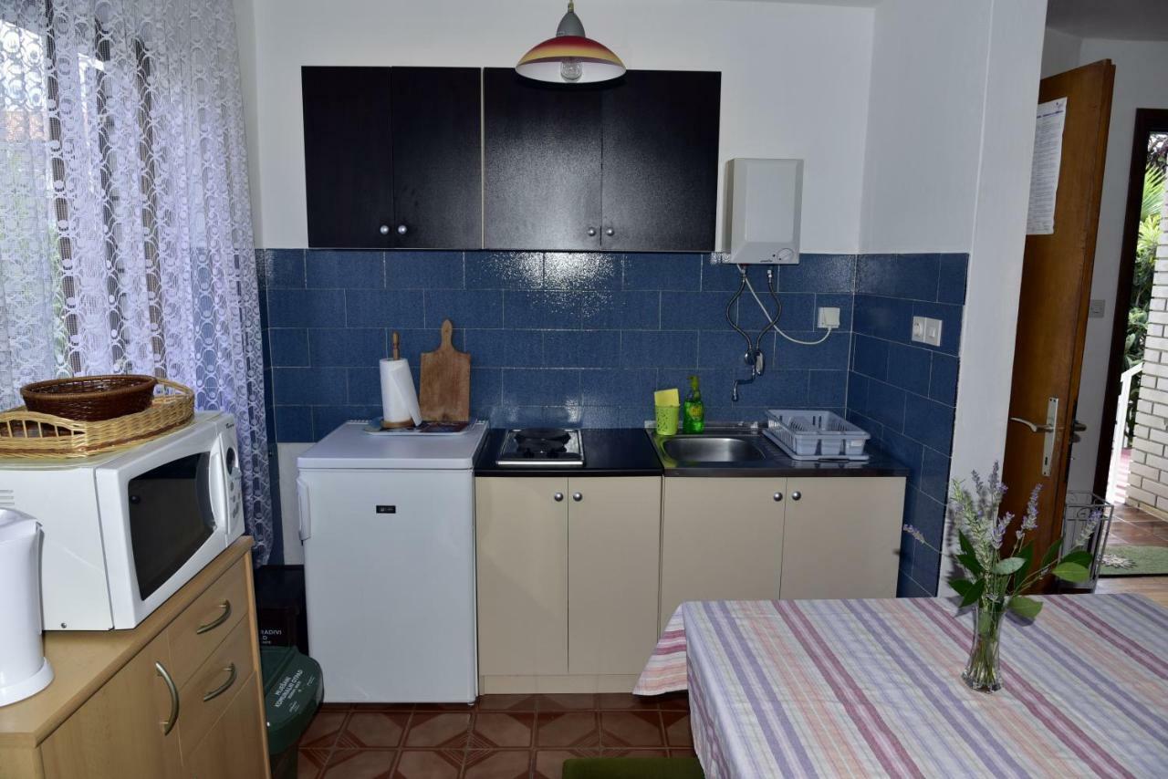 Apartment Palm Tree Malinska Ngoại thất bức ảnh